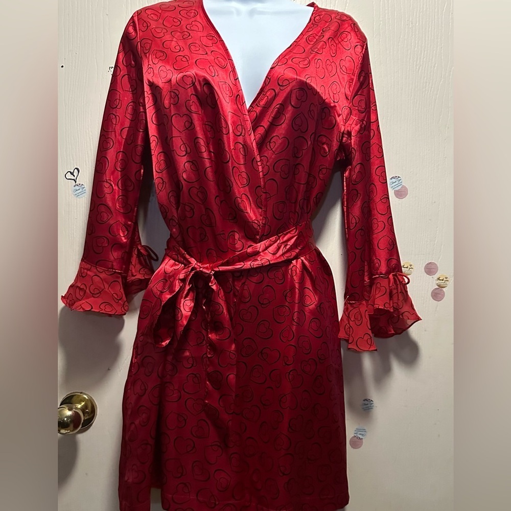 ✨❤️Morgan Taylor Red Velvet Wrap Robe with Ruffled Cuffs✨❤️ - Picture 12 of 16